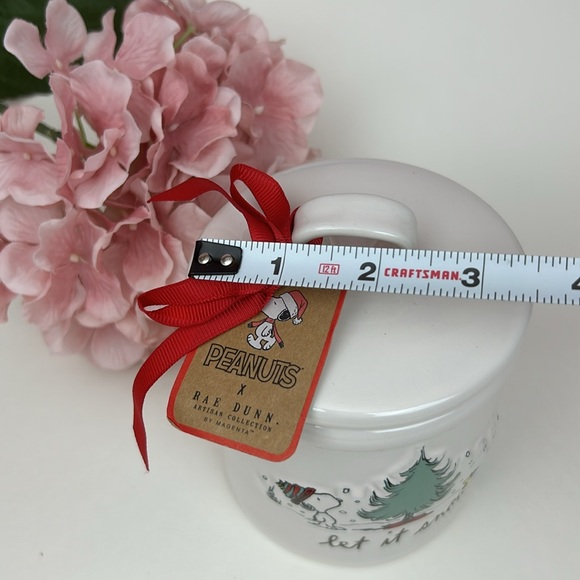 Snoopy ceramic jar with lid NWT Christmas raised design Rae Dunn - Picture 4 of 12